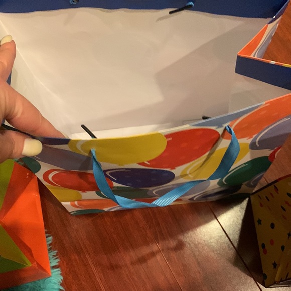 3 birthday gift bags/ happy birthday tissue paper - Picture 12 of 15